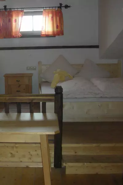 Stockbett und zwei Doppelbetten