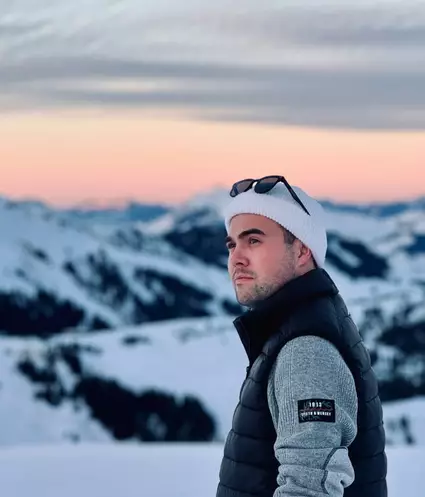 DJ Realize schaut in die Ferne