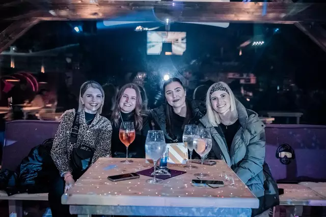 Mädelsrunde im Affenstadl