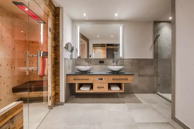 Doppelwaschbecken mit Infrarotkabine