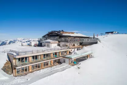 Ansicht auf die neuen Suiten und Wellnessbereich