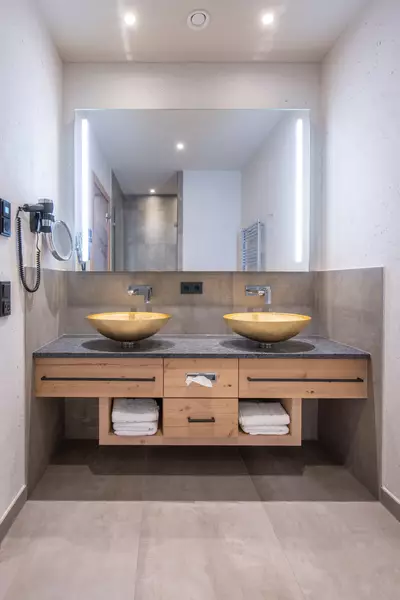 Double sink in the bathroom