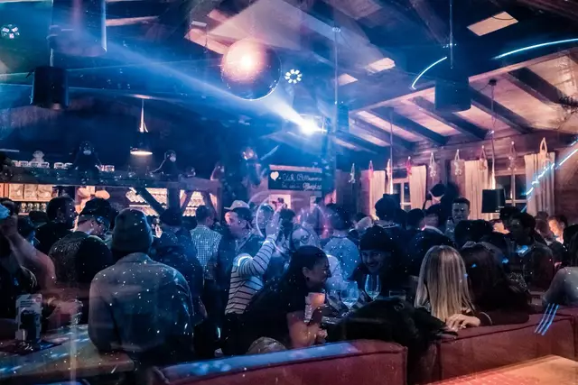 Affenstadl voll mit Partygästen