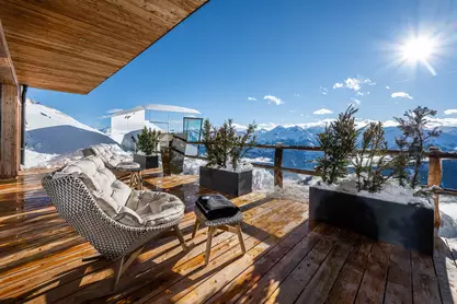 Sonnige Terrasse vom Ruheraum