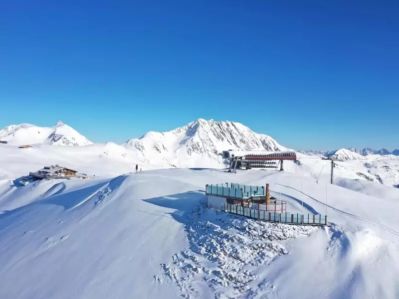 Luftansicht Almbar, Hartkaserlift und im Hintergrund die Panoramaalm