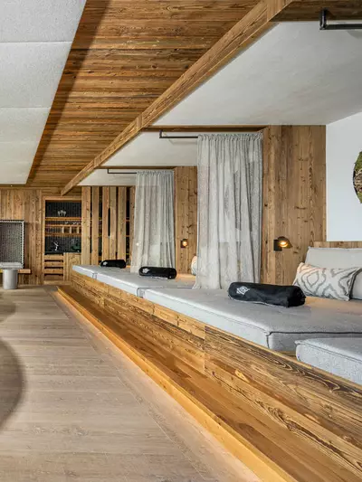 Liegen und Sitzkojen im Ruheraum