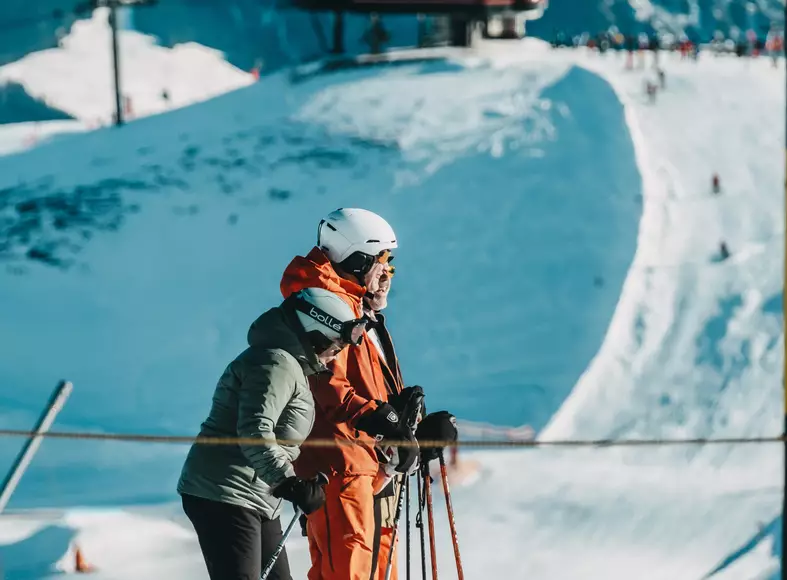 Skifahrer im Skigebiet Kitzbühel