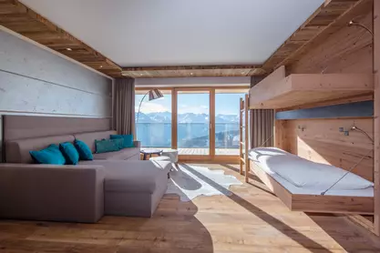 Couch und ausklappbares Stockbett