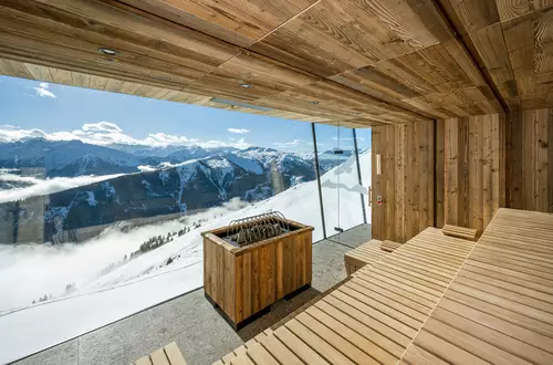 Atemberaubender Ausblick von der finnischen Sauna